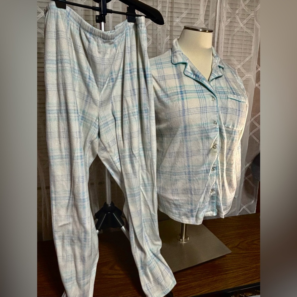Adonna Women's XXL Plaid Pajama Set - Light Blue and White VERY SOFT